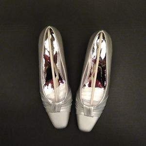 Waive Silver Satin easy street Alive @5 shoes